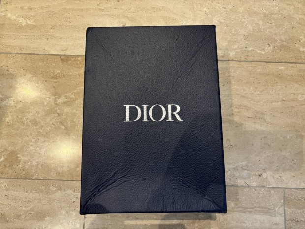 Dior B22 feliratu cip 18 EDC