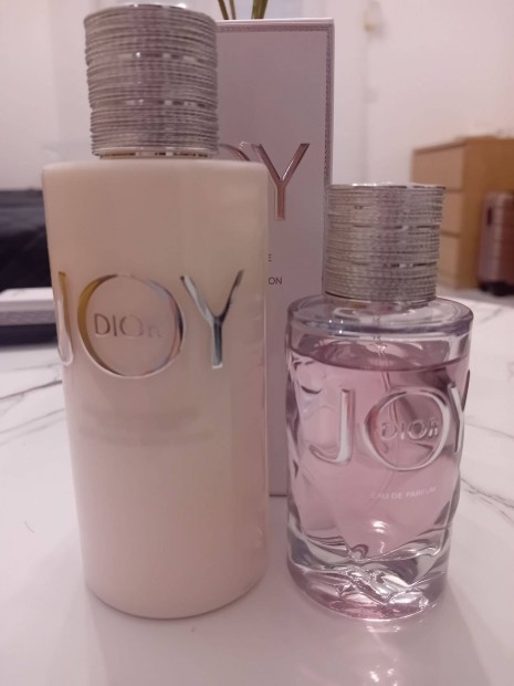 Dior Joy parfm s testpol egyben