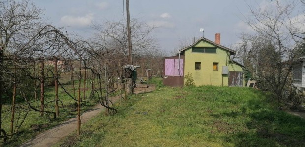 Diószegi út közelében gázfűtéses kis ház eladó!