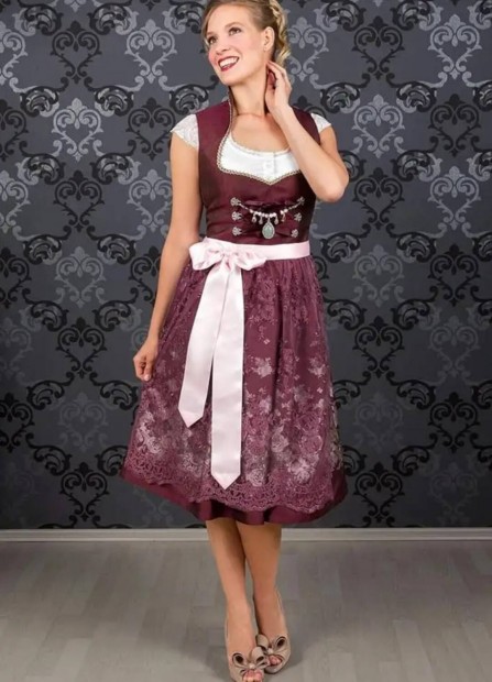 Dirndl. Edelnice. Ni nmet npviseleti bajor ruha. S-es