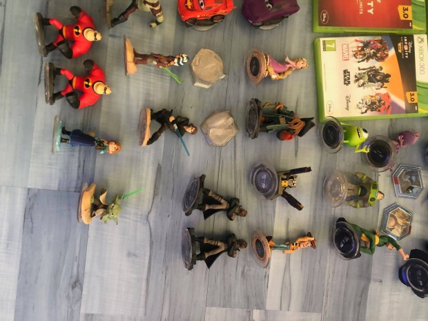 Disney Infinity figurk (45db) , lemezek, portlok Xbox 360