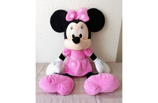 Disney Minnie egr plss figura 60cm