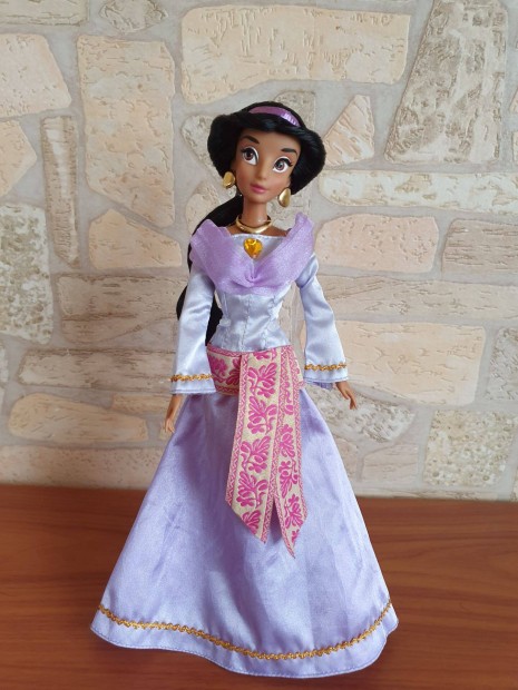 Disney store Aladdin: éneklő Jasmine baba
