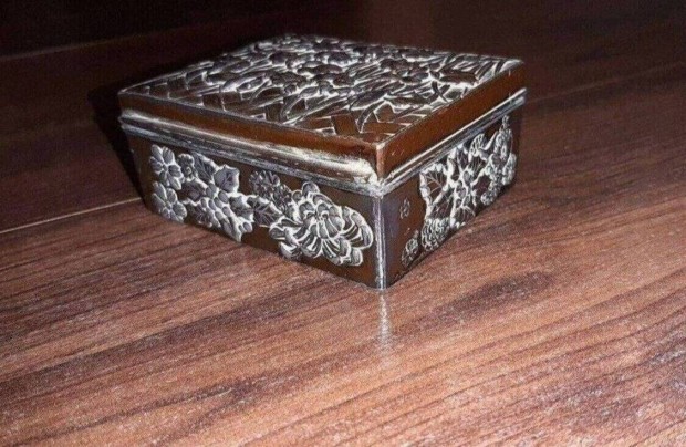 Dsz dobozka 8x6 cm