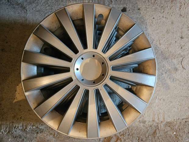 D�szt�rcsa 15"-os 4 db