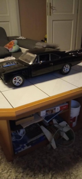 Dodge charger 1:8 as modell aut