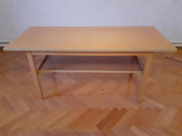 Dohányzó asztalok eladók !