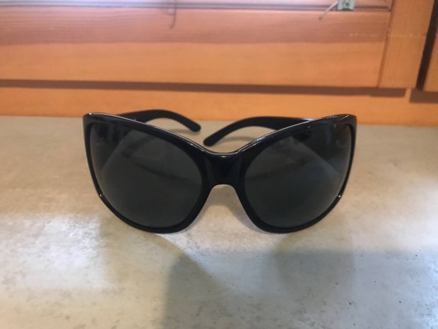 Dolce & Gabbana fekete napszem�veg