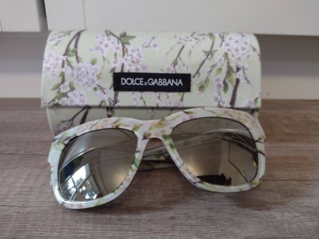 Dolce & Gabbana napszemveg peach flower