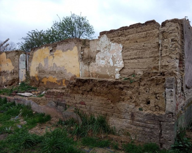 Domb�v�r - 621 nm telken bontand� h�z - elad�!