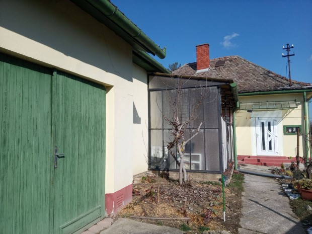 Domb�v�r - 90,7 nm - 3 szob�s - csal�di h�z - elad� !