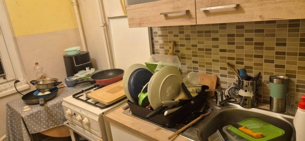 Domokos Lajos uc�n 1,5 szob�s lak�s elad�!