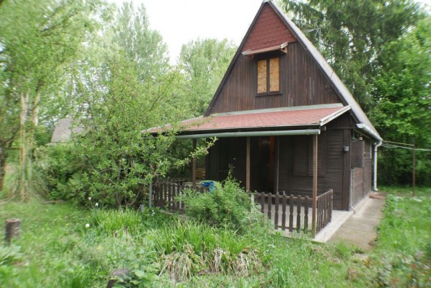 Dömsöd, Virág utca, 43 m2-es, 2 generációs, üdülő, 1+3 félszobás