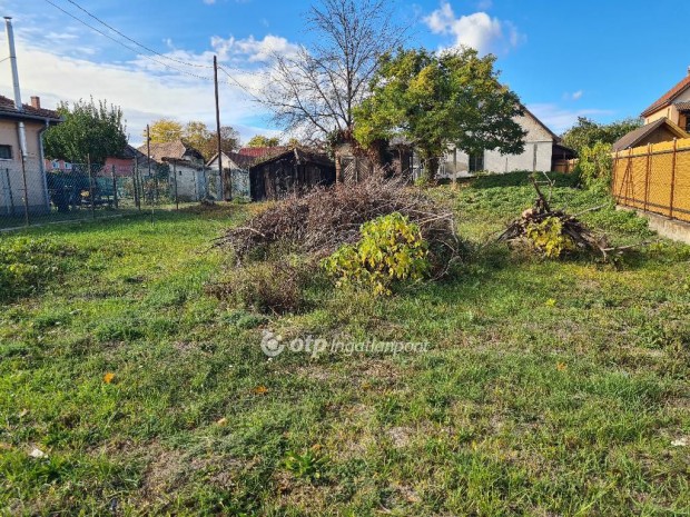 D�ms�di elad� 870 nm-es telek