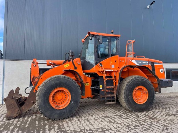 Doosan DL350-5 homlokrakod / 10.577 zemra / Lzing 20%-tl