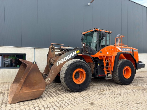Doosan DL450-5 / 9782 üzemóra / Lízing 20%-tól