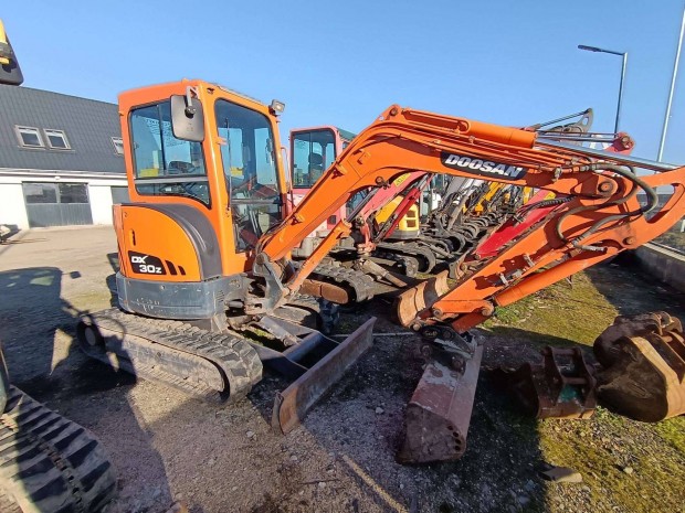 Doosan DX 30 Z mini kotr