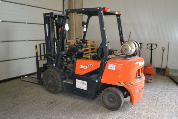 Doosan gázüzemű homlokvillás targonca