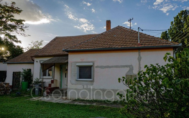 D�r - 2 h�l�szob�s, fel�j�t�s alatt lev� csal�di Elad�