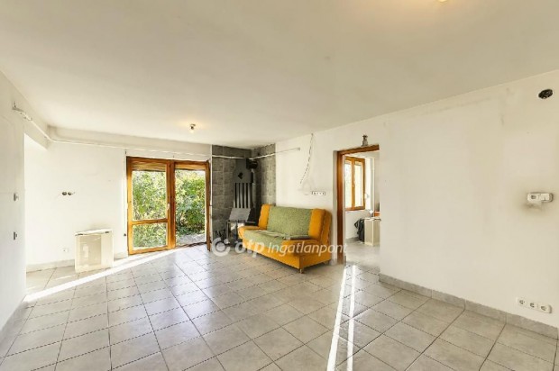 Dorm�ndi elad� 100 nm-es h�z