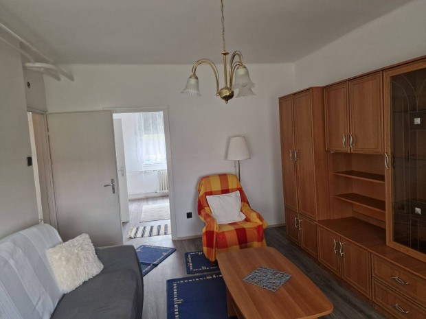 D�zsakertben olcs� lak�s kiad�