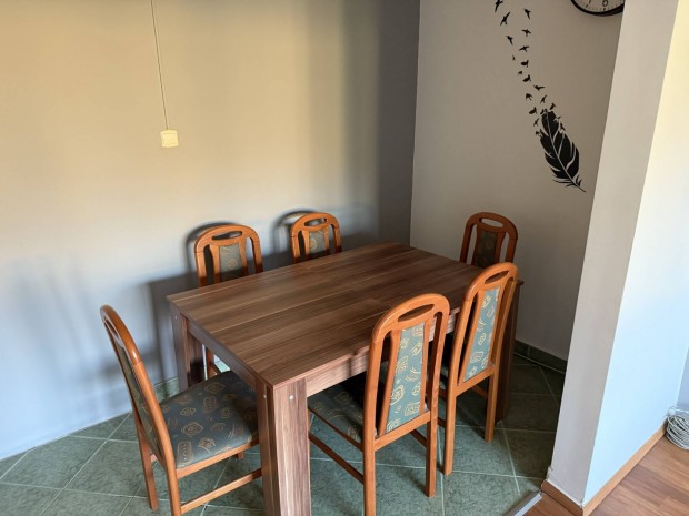 Dzsakerti 2 szoba hallos laks kiad