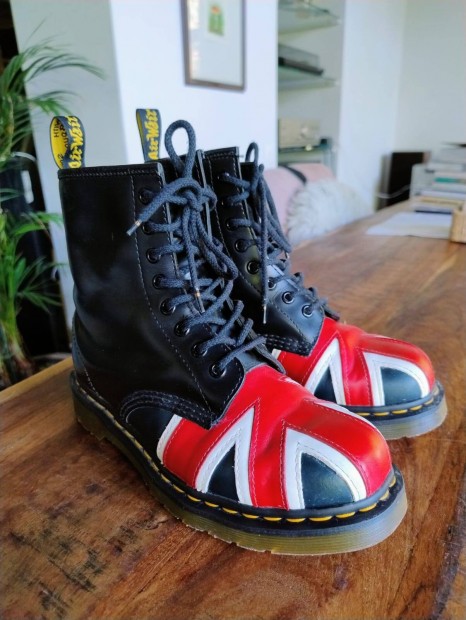 Dr Martens 38-as ni bakancs, j!!!