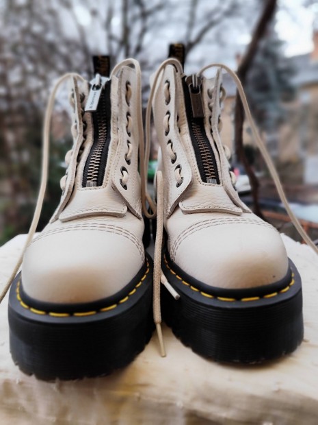 Dr.Martens Sinclair bakancs