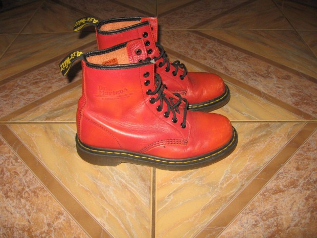 Dr Martens bakancs 39-es