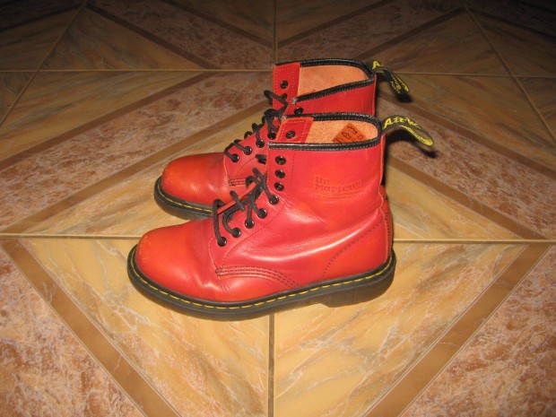 Dr Martens bakancs 39-es