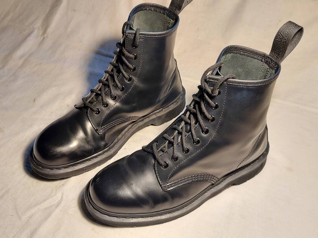 Dr. Martens bakancs 43