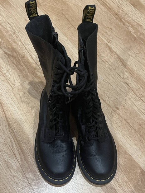 Dr. Martens csizma