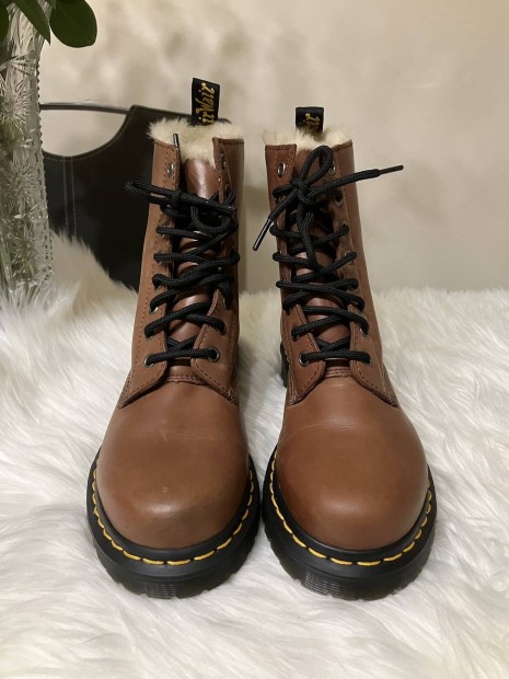 Dr. Martens ni valdibr blelt bakancs