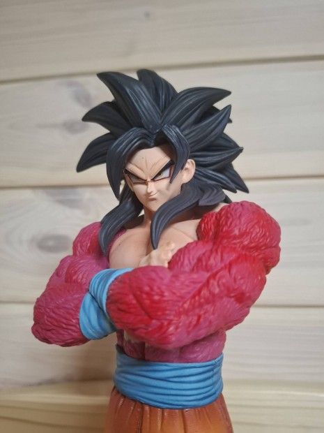 Dragon Ball, Son Goku SSJ 4 figura, 32 cm