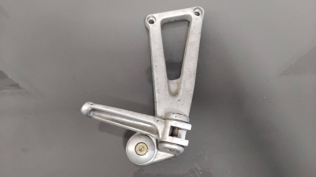 Ducati 750 SS '01 Jobb hátsó lábtartó