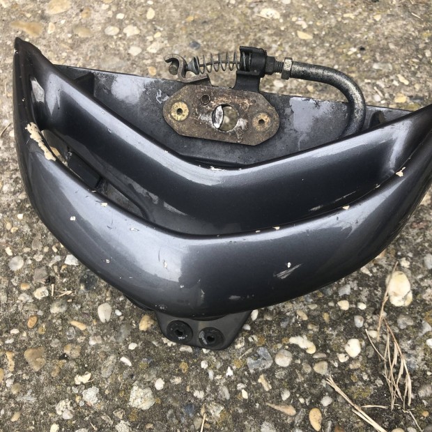 Ducati 750 alkatr�sz