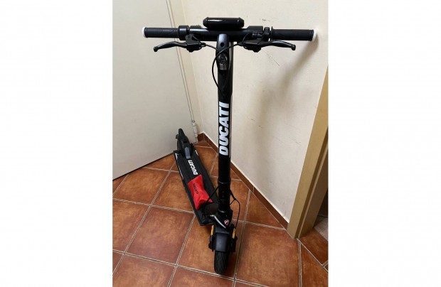 Ducati Electric Scooter Pro 3 elektromos roller