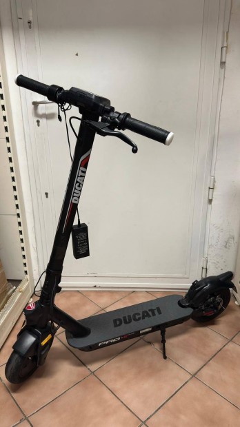 Ducati Elektromos roller Pro-II Plus (DU-MO-210010)