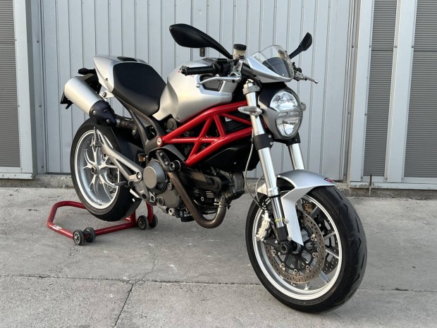 Ducati Monster 1100 (Twin Spark)
