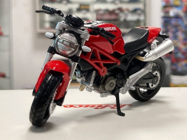 Ducati Monster 696 2010 1:18 1/18 Maisto