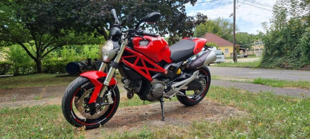 Ducati Monster 696