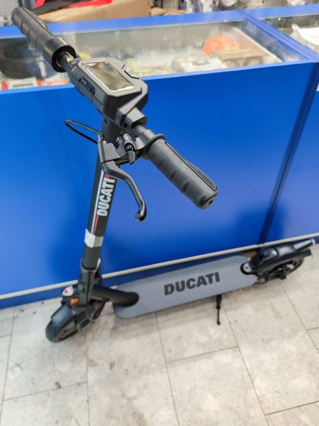Ducati Pro-II Plus 350W elektromos roller dobozában! 0km-t futott!