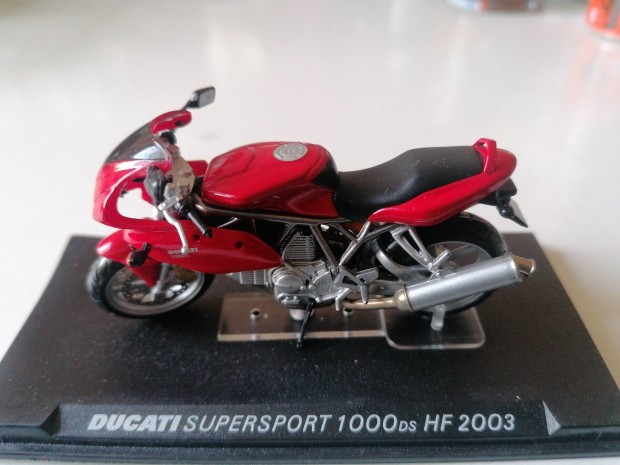 Ducati supersport 1000 DS HF 2003 1/24 modell 