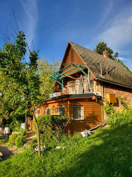 Duna-panor�m�s kis h�z Dunaalm�sr�l