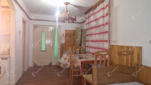 Duna part k�zel�ben nyaral� elad�.