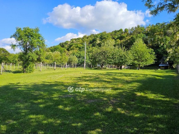 Dunaalm�si elad� 2642 nm-es telek