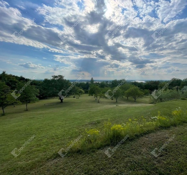 Dunaalmson panorms oszthat telek elad!