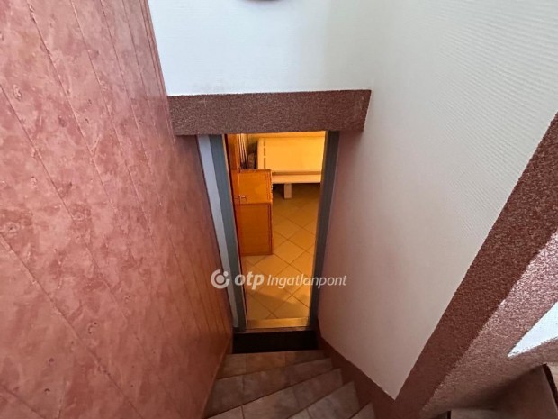 Dunaharasztii 270 nm-es h�z elad�