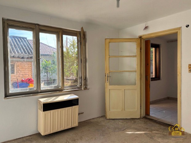 Dunaharasztin 1 szoba �sszkomfortos fel�j�t�sra szorul� h�zr�sz! 1158