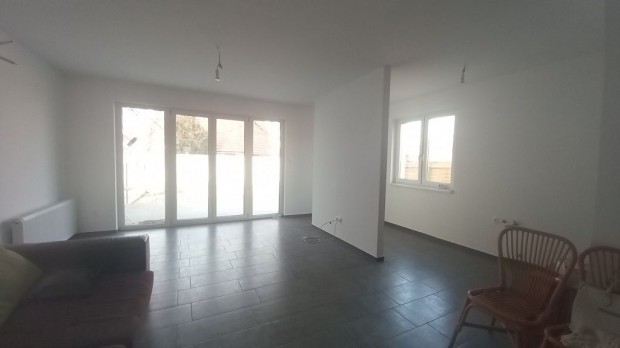 Dunakeszi, Alag, 145 m2-es, ikerház, 5 szobás, kiváló állapotú